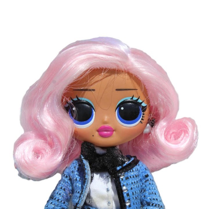 Poupée Lol Surprise Class Prez,cheveux rose,OMG, détail visage