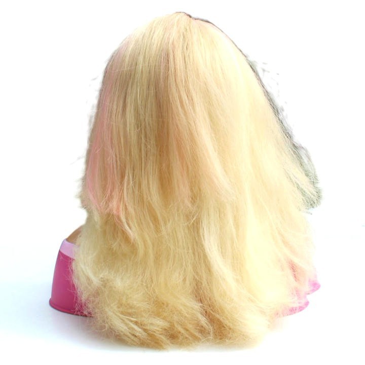 détail cheveux tête à coiffer blonde Just Play